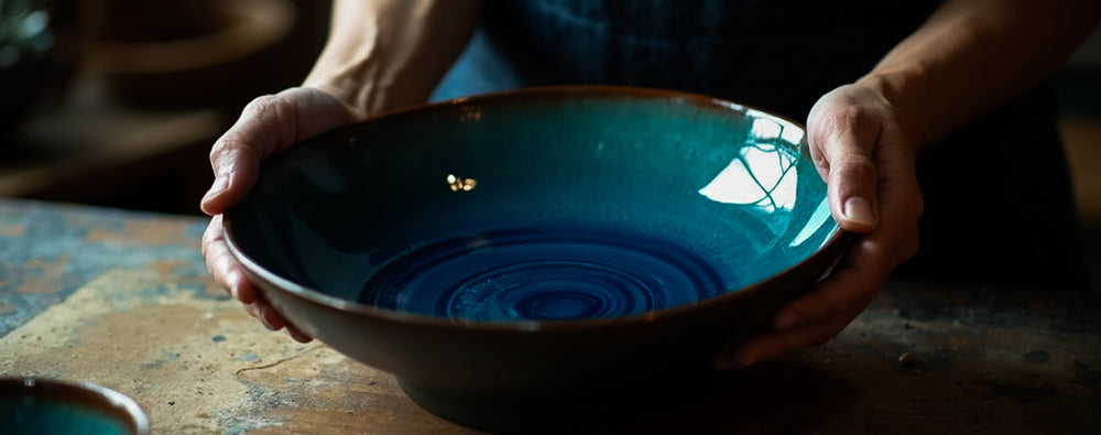 files/Artisan_handling_our_freshly_glazed_dinnerware_-_filter_jpg.jpg